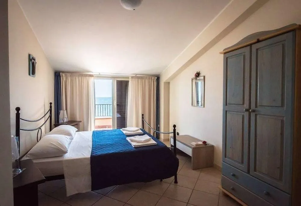 B&B La Sirena Santa Teresa Di Riva 3*,  Italy