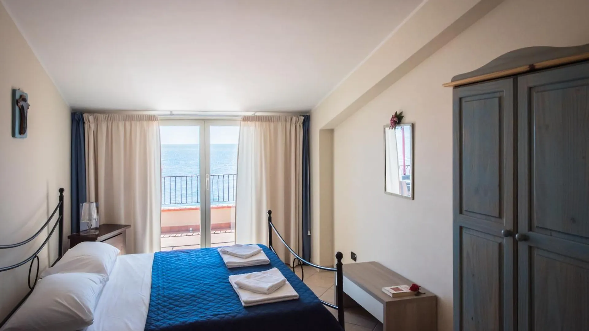 Bed & Breakfast B&B La Sirena Santa Teresa Di Riva