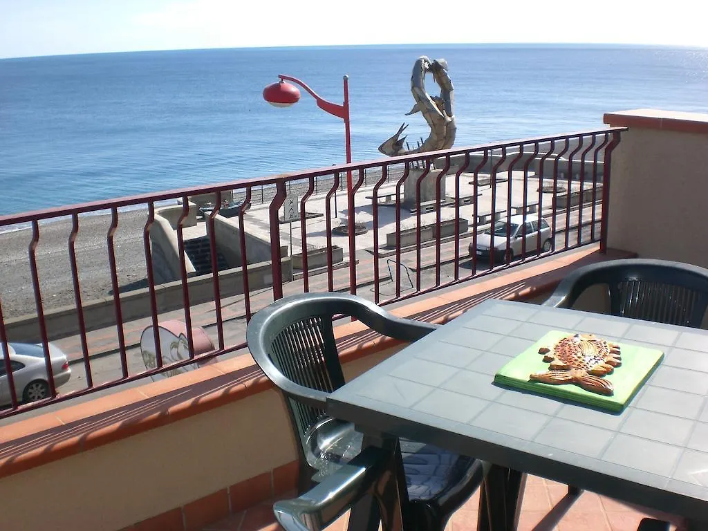 B&B La Sirena Santa Teresa Di Riva Bed & Breakfast