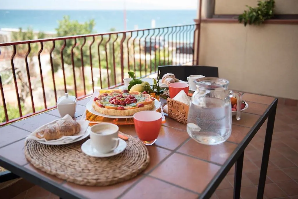B&B La Sirena Santa Teresa Di Riva Bed & Breakfast