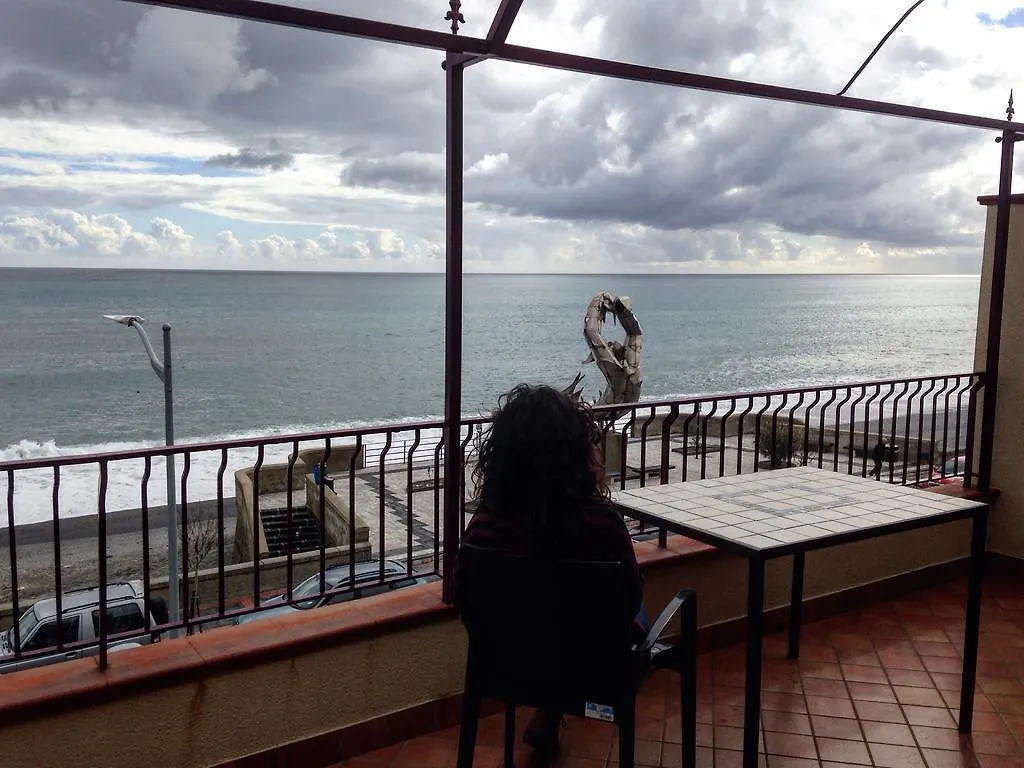 B&B La Sirena Santa Teresa Di Riva Bed and breakfast