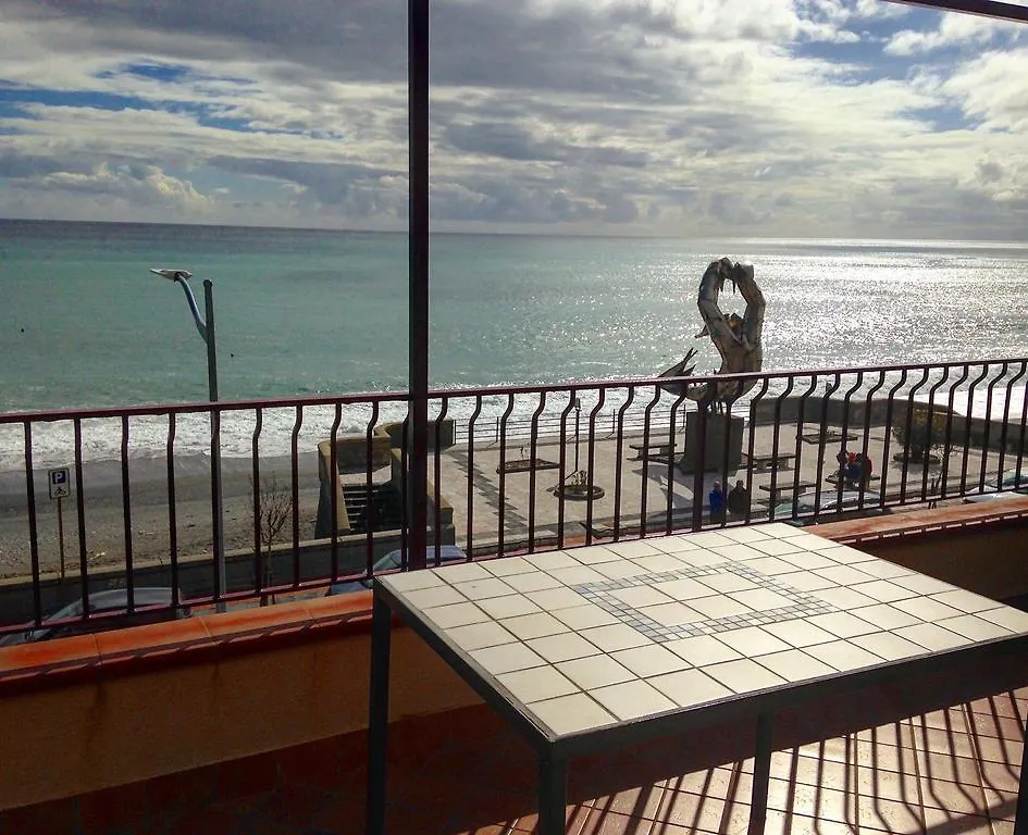 B&B La Sirena Santa Teresa Di Riva Bed & Breakfast