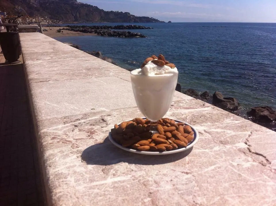 *** Bed & Breakfast B&B La Sirena Santa Teresa Di Riva Italy