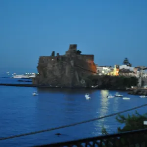 Couette-café La Terrazza, Aci Castello
