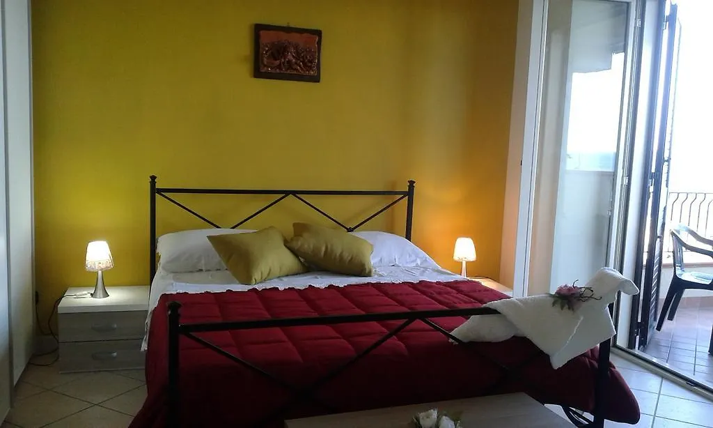 B&B La Sirena Santa Teresa Di Riva Bed & Breakfast