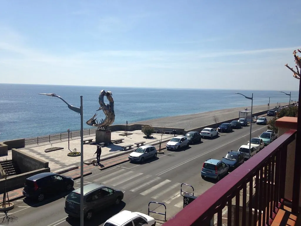 *** Bed & Breakfast B&B La Sirena Santa Teresa Di Riva Italy